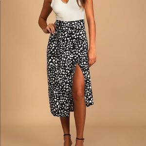 Lulu’s side-tie black and white midi skirt.
